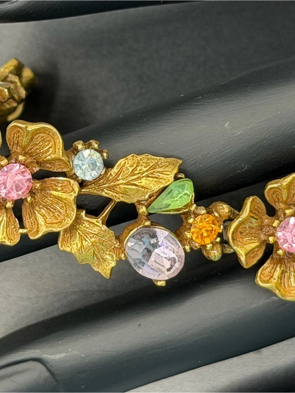 Vintage Lisner Floral Rhinestone Crystal Gold Tone Flower Necklace Signed